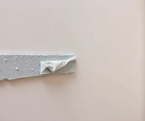Która stroną przyklejamy karton gips